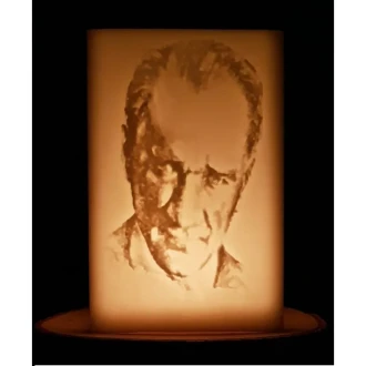 Atatürk Fi̇gürlü İçi̇ Boş Mum 17.5 Cm X 19 Cm X 30 Cm